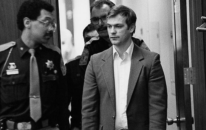 Conversations with a Killer - The Jeffrey Dahmer Tapes screen 3.jpg